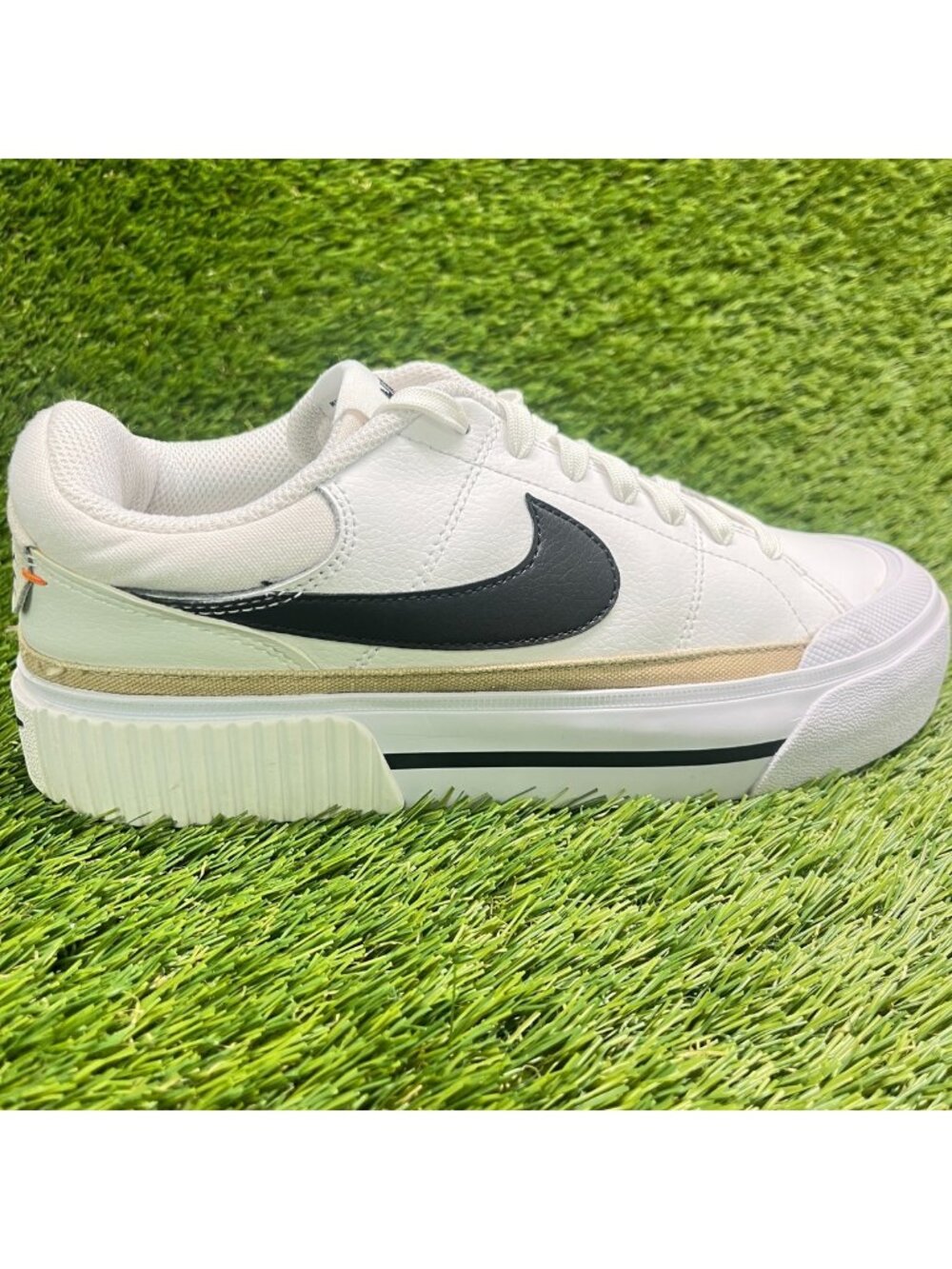 Nike Court Legacy Lift Womens Size 8 White Black Athletic Leather Shoes Sneakers